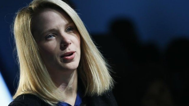<p>
	Акциите на Yahoo поскъпнаха с 30 на сто, откакто Майер пое компанията през юли 2012 г. <em>Снимка: Ройтерс</em></p>
