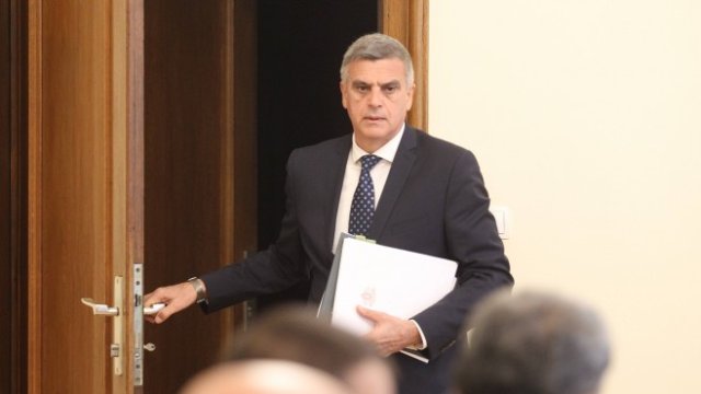 <p>
	Очаквано Стефан Янев ще остане служебен премиер и на новия служебен кабинет. <em>Снимка: Димитър Кьосемарлиев, Investor Media Group</em></p>
