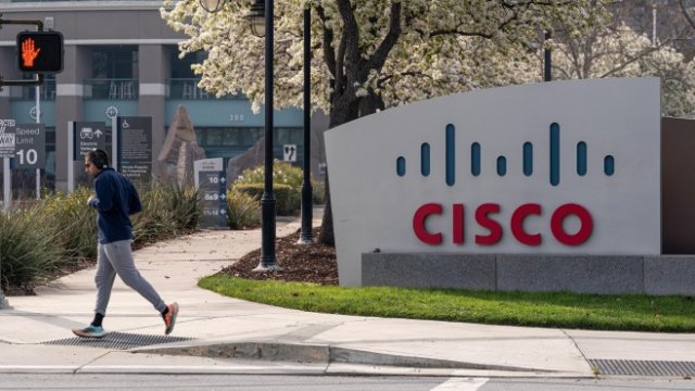 <p>
	Централата на Cisco в Сан Хосе. <em>Снимка:&nbsp;David Paul Morris/Bloomberg</em></p>
