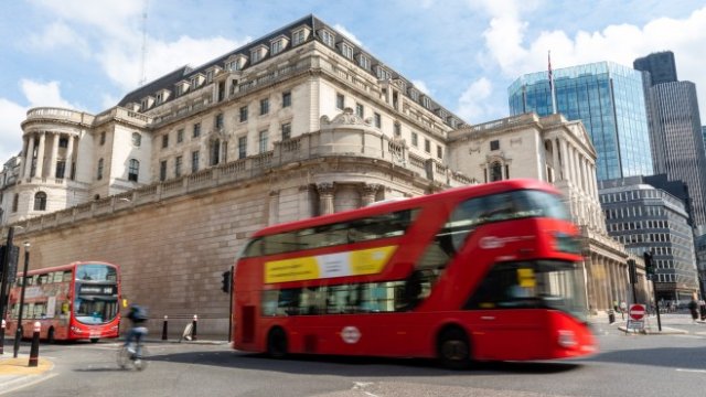 <p>
	Сградата на АЦБ в Лондон. <em>Снимка:&nbsp;&nbsp;EPA/VICKIE FLORES</em></p>
