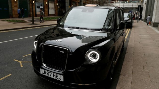 <p>
	Електрическият вариант на прочутите лондонски таксита.&nbsp;<em>Снимка: Ройтерс</em></p>
