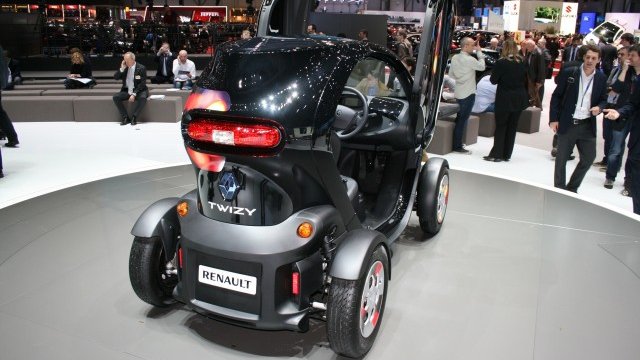 <p>
	Renault Twizy е в състояние да преодолява 100 км с едно зареждане.<em> Снимка: Automedia.bg</em></p>
