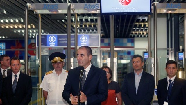 <p>
	<em>Министърът на вътрешните работи Цветан Цветанов представи предимствата на електронната система</em>&nbsp; &nbsp;Снимка:&nbsp;<em>БТА</em></p>
