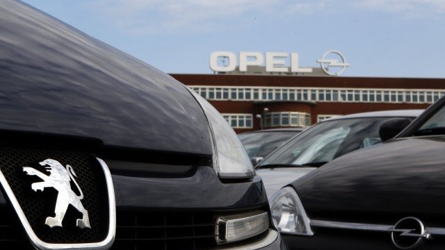 <p>
	Продължаващите от месеци преговори за обща реконструкция на Opel и Peugeot вече придобиват конкретни измерения. <em>Снимка: Ройтерс</em></p>
