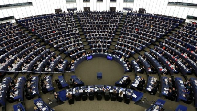 <p>
	Пленарната зала на ЕП в Страсбург. Снимка: <em>Ройтерс</em></p>
