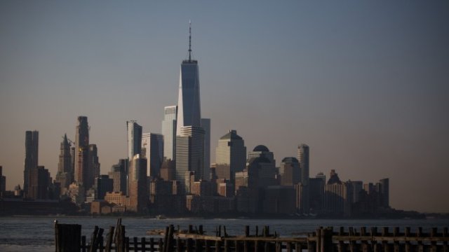 Сара Блум Раскин e склонна да намали ограниченията за бонусите на Wall Street