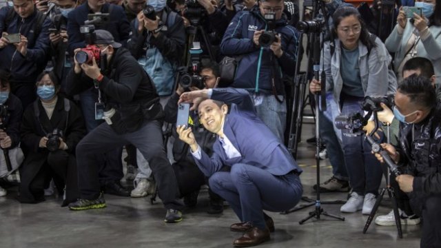 <p>
	Главният изпълнителен директор на Nio Уилям Ли. <em>Снимка:&nbsp;Qilai Shen/Bloomberg</em></p>
