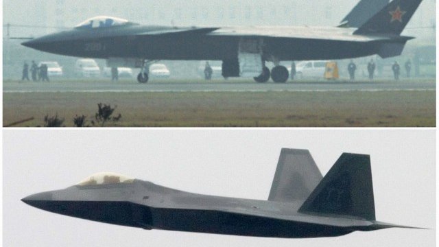 <p>
	Китайският изтребител J-20. <em>Снимка: Архив Ройтерс </em></p>
