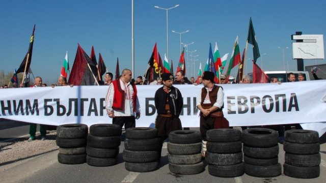 <p>
	Блокадата на границата с Турция от вчера. <em>Снимка: БТА</em></p>
