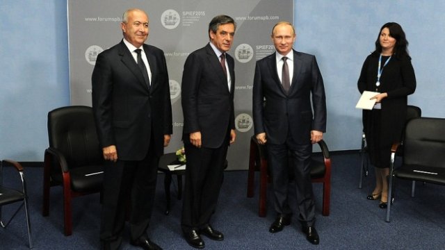 <p>
	Срещата в Санкт Петербург, за която Фийон търпи нови критики. Снимка: <em>Кремъл</em></p>
