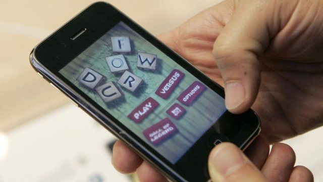 <p>
	Игрите са сред най-предпочитаните мобилни приложения. <em>Снимка: архив Ройтерс</em></p>
