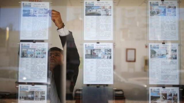 <p>
	Повечето хора в Португалия предпочитат да купуват апартаменти с южно изложение заради достъпа на слънчева светлина до жилищата. <em>Снимка: архив, Ройтерс</em></p>
