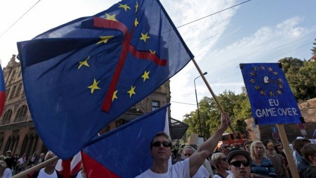 <p>
	Настроенията срещу ЕС в Чехия се засилиха заради бежанската криза. <em>Снимка: архив, Ройтерс</em></p>
