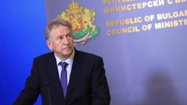 <p>
	Стойчо Кацаров <em>Снимка: БГНЕС</em></p>
