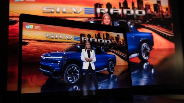 <p>
	Ръководителят на General Motors Мари Бара по време на изложението CES. <em>Снимка: Bloomberg L.P.</em></p>
