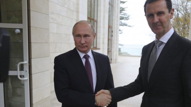 <p>
	Путин се срещна преди дни със сирийския президент&nbsp;президента Башар Асад в Сочи. <em>Снимка: Ройтерс</em></p>
