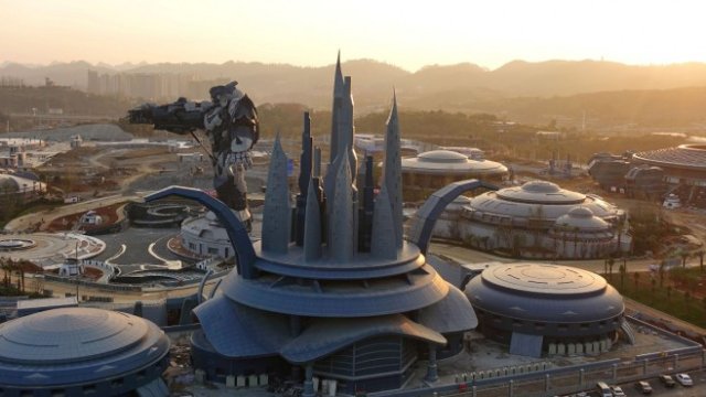 <p>
	Паркът <span lang="en-US">Oriental Science Fiction Valley. </span><em>Снимка: Ройтерс</em></p>
