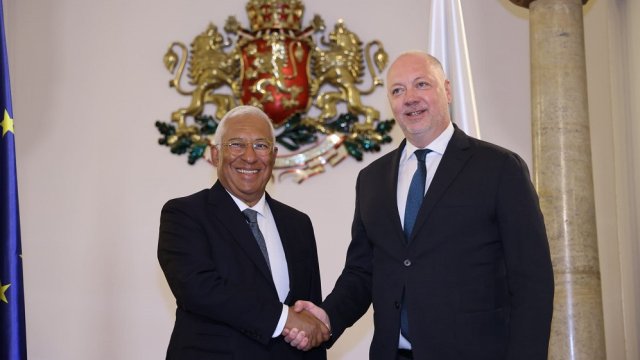 Председателят на Европейския съвет Антонио Коща (вляво) се срещна с премиера Росен Желязков (вдясно) в Министерски съвет. Снимка: МС