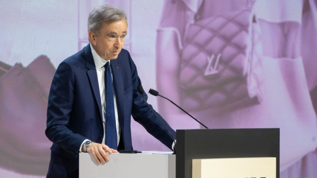 Главният изпълнителен директор на LVMH Бернар Арно на годишното събрание на компанията в четвъртък. Снимка: Nathan Laine/Bloomberg