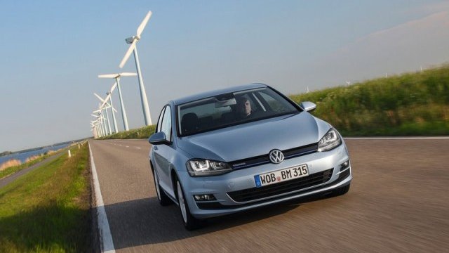 <p>
	Миналогодишният победител Volkswagen Golf 7. <em>Снимка: Volkswagen</em></p>
