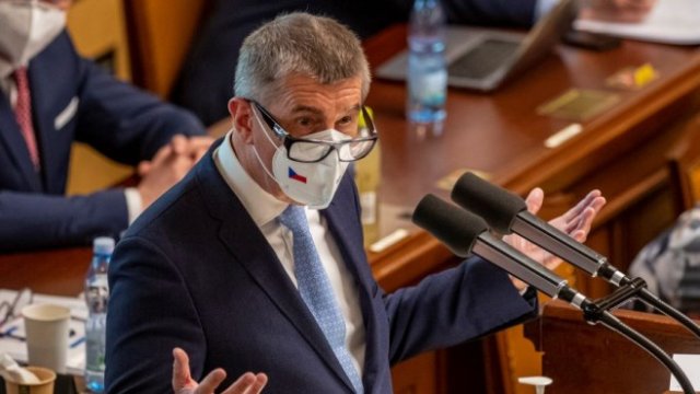 <p>
	Премиерът на Чехия Андрей Бабиш говори пред парламента. <em>Снимка: EPA/MARTIN DIVISEK</em></p>
