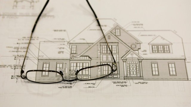 <p>
	Високите лихви може да откажат доста американци от мечтите им за собствен дом. <em>Снимка: Ройтерс</em></p>
