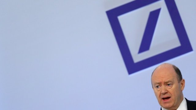 <p>
	<em>На снимката: Изпълнителният директор на&nbsp;Deutsche Bank Джон Краян,</em>&nbsp;<em>Ройтерс</em></p>
