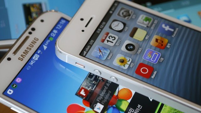 <p>
	Apple се оплакa, че Samsung е копирал дизайна и външния вид на iPhone и iPad. <em>Снимка: архив Ройтерс</em></p>
