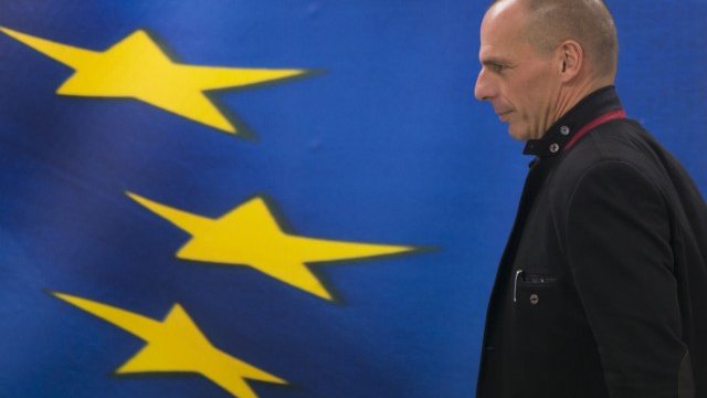 <p>
	Гръцкият финансов министър Янис Варуфакис е изправен пред предизвикателството да убеди Европа в плана за спасение на страната. <em>Снимка: Ройтерс</em></p>
