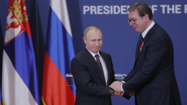 <p>
	Владимир Путин и Александър Вучич по време на посещението на руския президент в Сърбия&nbsp;<em>Снимка: Ройтерс</em></p>
