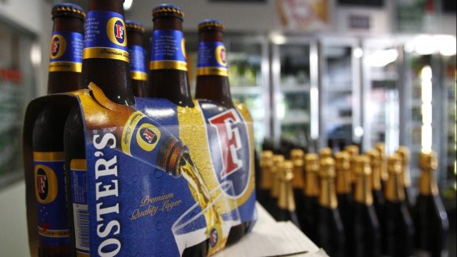 <p>
	Освен едноименната марка Heineken произвежда и Amstel, Foster&#39;s, Dos Equis и Sagres. <em>Снимка: архив Ройтерс</em></p>
