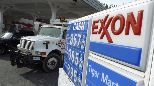 <p>
	Exxon е изхарчила над 200 млрд. долара за изкупуване на собствени акции &ndash; сума, достатъчна, за да купи заклетия си враг BP. <em>Снимка: архив Ройтерс</em></p>

