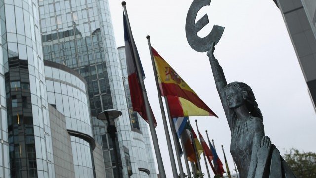 <p>
	ОИСР намали прогнозата си за ръста на брутния вътрешен продукт в еврозоната през 2014 г. и 2015 г. от 1,2 до 0,8 на сто и от 1,7 до 1,1%. <em>Снимка: Getty Images News</em></p>
