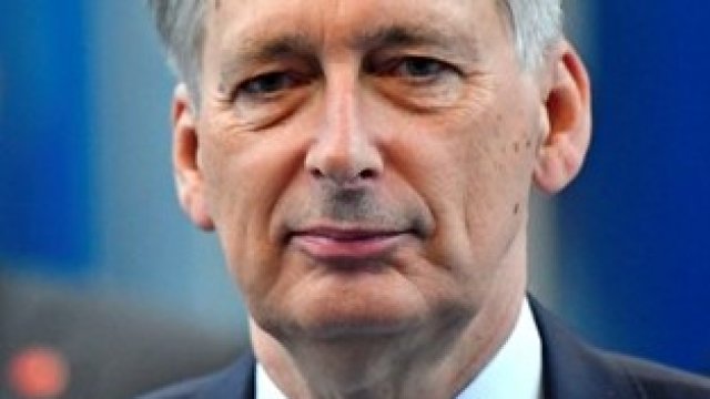 <p>
	Британският финансов министър Филип Хамънд.&nbsp;<em>Снимка: Ройтерс</em></p>
