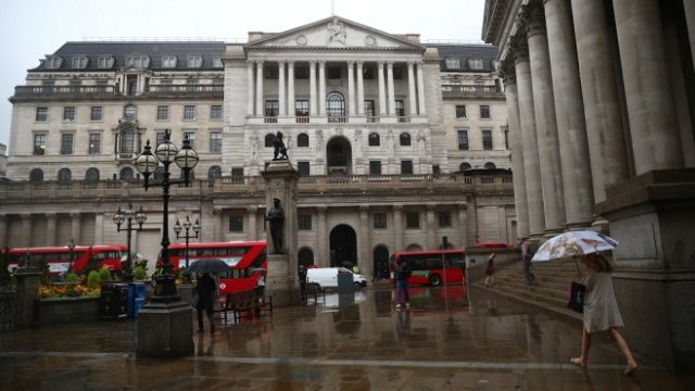 <p>
	Сградата на Английската централна банка. <em>Снимка: Архив Ройтерс</em></p>
