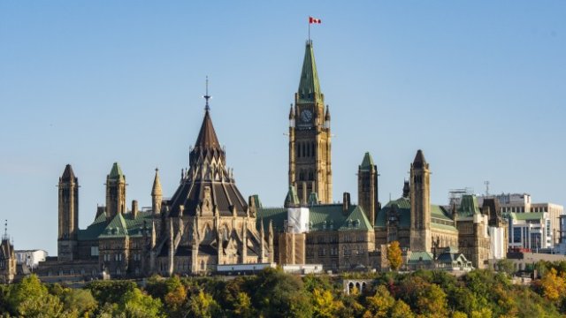 <p>
	Изглед към парламента в Отава. <em>Снимка: EPA/WARREN TODA</em></p>
<p>
	&nbsp;</p>
