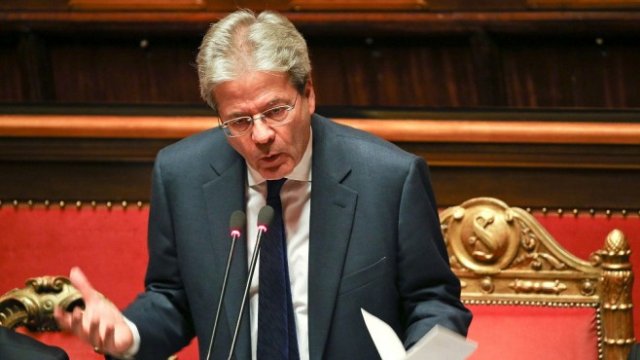 <p>
	Паоло Джентилони пред Сената. Снимка: <em>Ройтерс</em></p>
