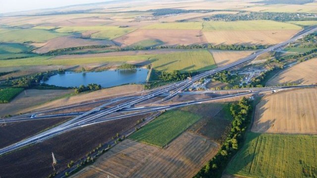 <p>
	Проектът е по програма &bdquo;Ново строителство&ldquo; на Агенция &bdquo;Пътна инфраструктура&ldquo; и е изпълнен изцяло със средства от републиканския бюджет. <em>Снимка: Агенция &quot;Пътна инфраструктура&quot;</em></p>
