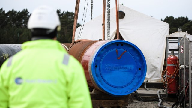 Тръба се полага в региона на Лубмин. Снимка: EPA/HAYOUNG JEON