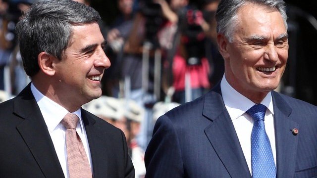 <p>
	Президентът Росен Плевнелиев посрещна президента на Португалия Анибал Каваку Силва (вдясно), който е на двудневно посещение в България. <em>Снимка: БТА</em></p>
