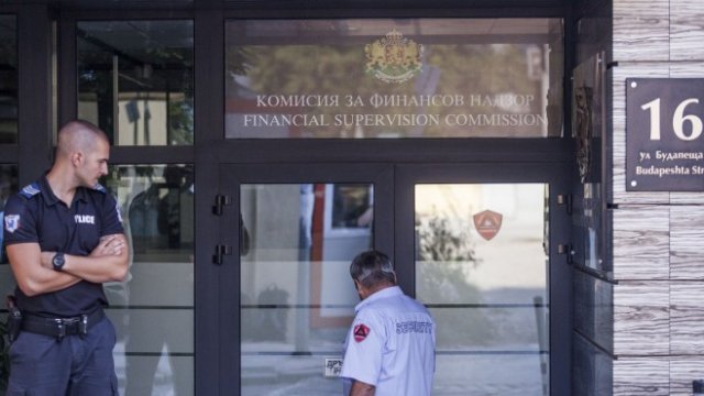 <p>
	Сградата на КФН.&nbsp;<em>Снимка: Димитър Кьосемарлиев, Investor Media Group</em></p>
