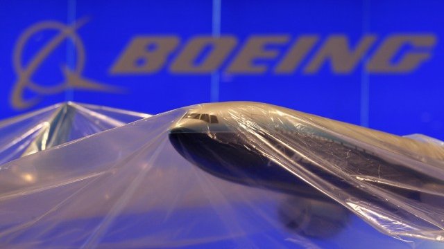 <p>
	Благодарение на сделката Boeing може да си върне лидерската позиция. <em>Снимка: Ройтерс</em></p>
