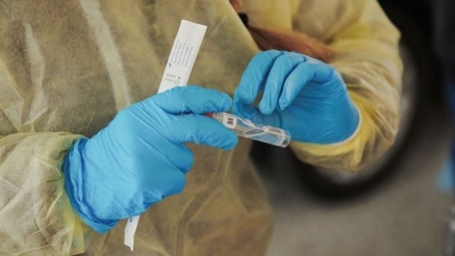 Производственият капацитет за ваксините	трябва да се увеличи