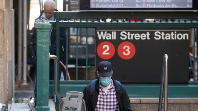 Wall Street предлага осемцифрени заплати