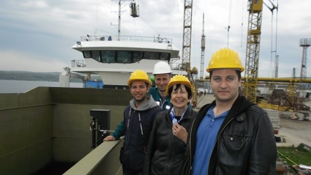 <p>
	Инж.&nbsp;Стефка Кантурска заедно със студенти. <em>Снимка: Личен архив</em></p>
