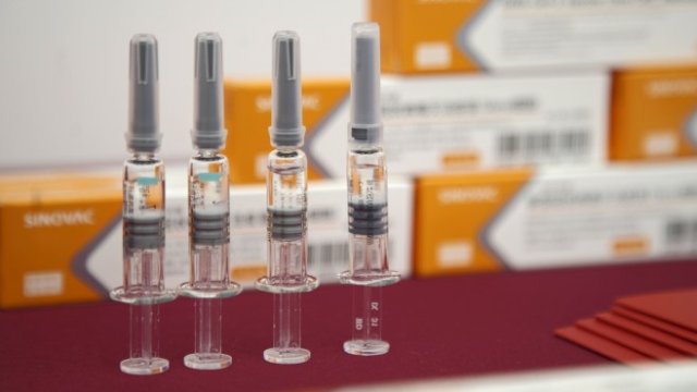 <p>
	Парадоксално е, но ваксина срещу Covid-19 може да повлия негативно на технологичните акции. <em>Снимка: Bloomberg</em></p>
