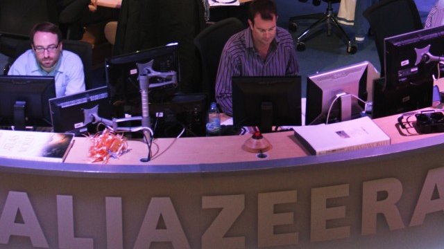 <p>
	&nbsp;Студио на Al Jazeera в Доха.<em> Снимка: Ройтерс</em></p>
