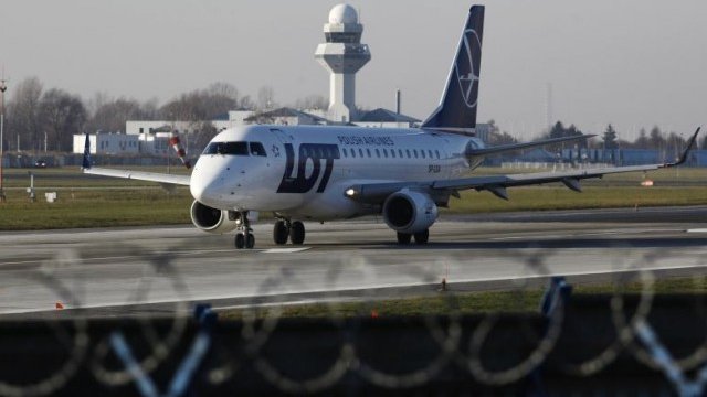 <p>
	Според експерти в авиацията LOT може да последва съдбата на унгарския превозвач Malev. Снимка: Ройтерс</p>
