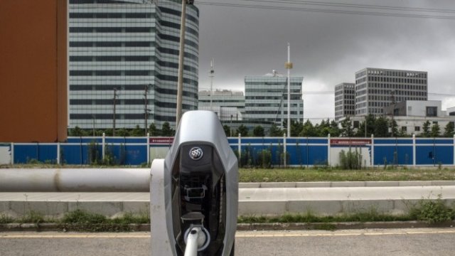 Шанхай остава до голяма степен под блокада