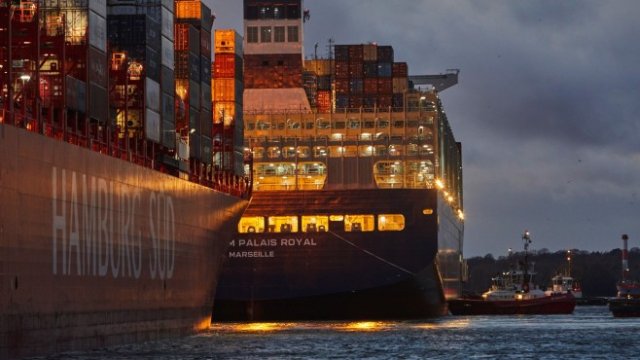 <p>
	Пристанището на Хамбург. <em>Снимка:&nbsp;Bloomberg LP</em></p>
